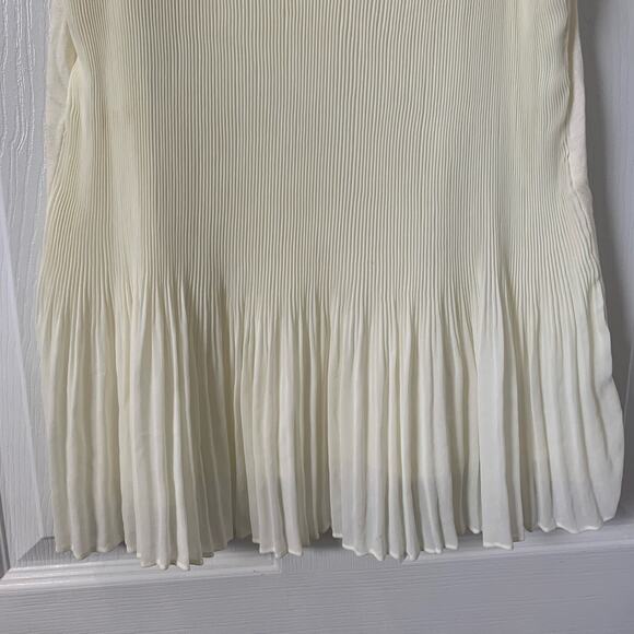 Banana Republic NWT Cream Accordion Hem Tank Medium - Picture 3 of 7